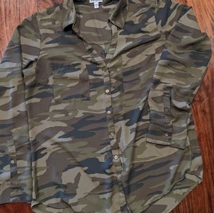 Express - portifino camo blouse. large